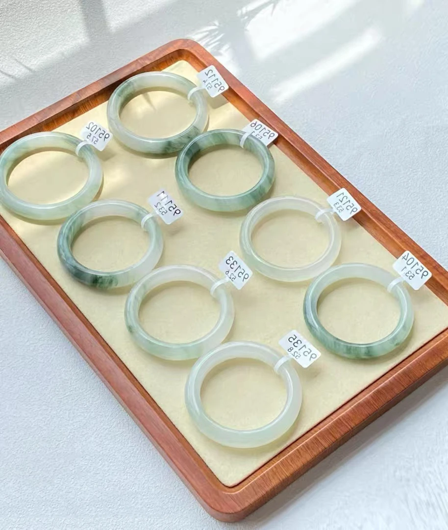 新疆天然玉石金丝玉手镯天山翠正圈（多样性发其一）冰底晕染浅飘花