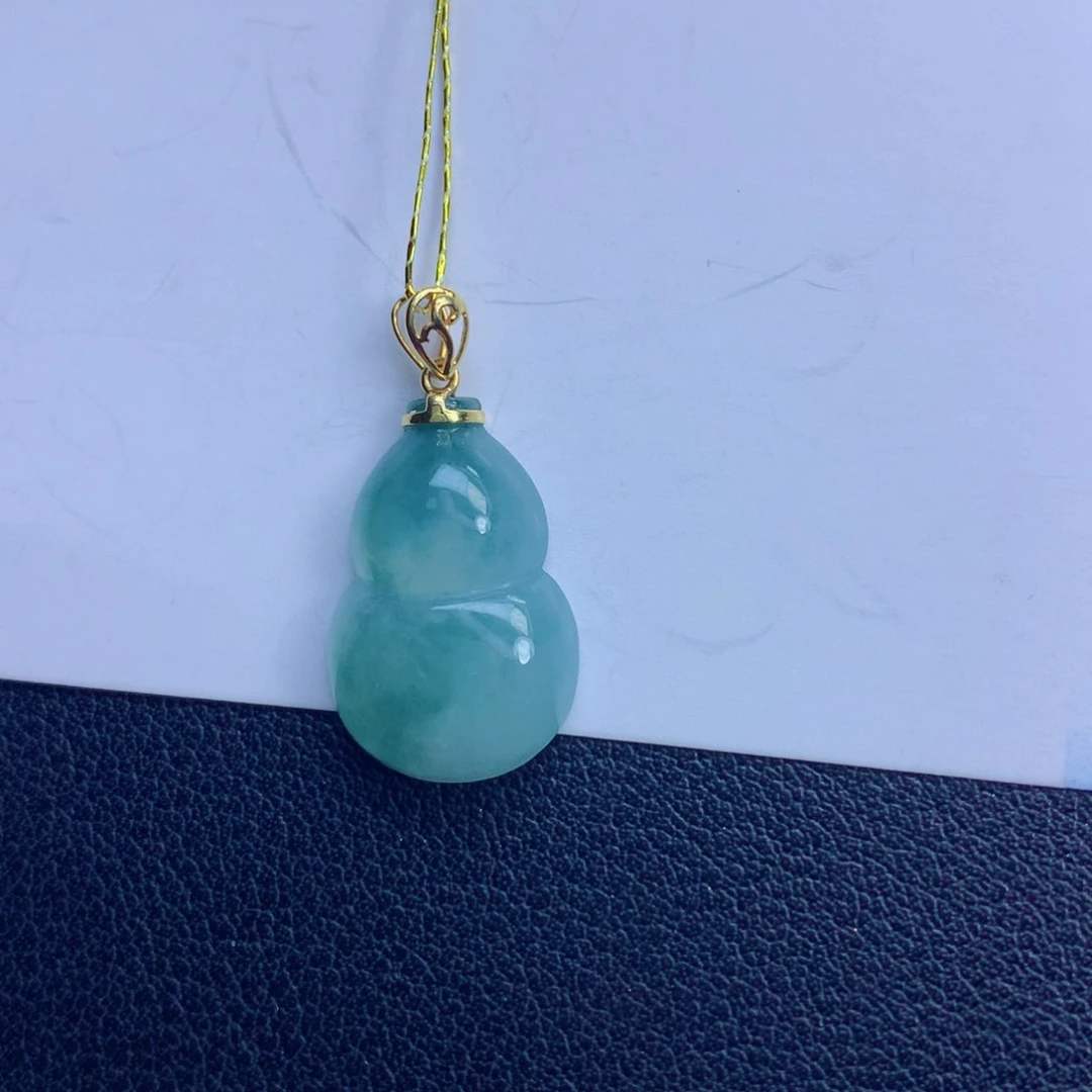 翡翠未镶嵌颈饰葫芦
