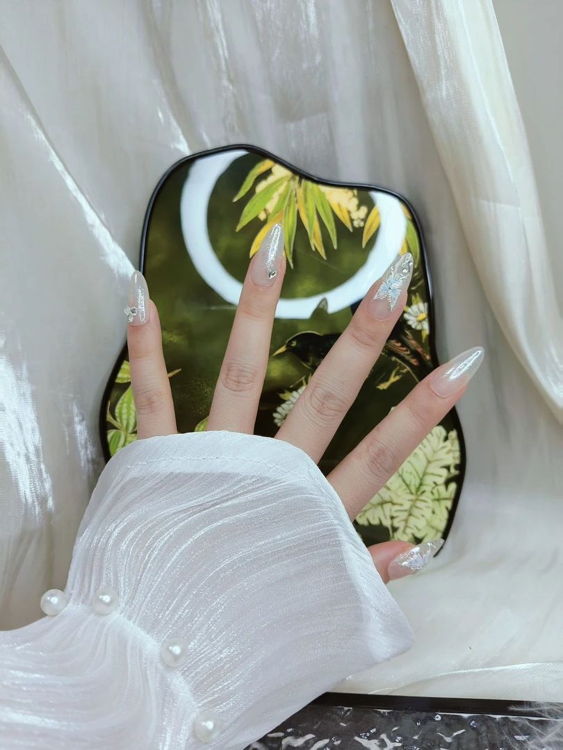 【冰透蝴蝶】2025流行纯手工高级感爆闪中长款穿戴甲美甲甲片显手白