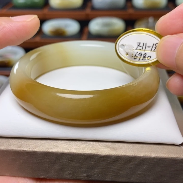 和田玉（糖玉）手镯未镶嵌