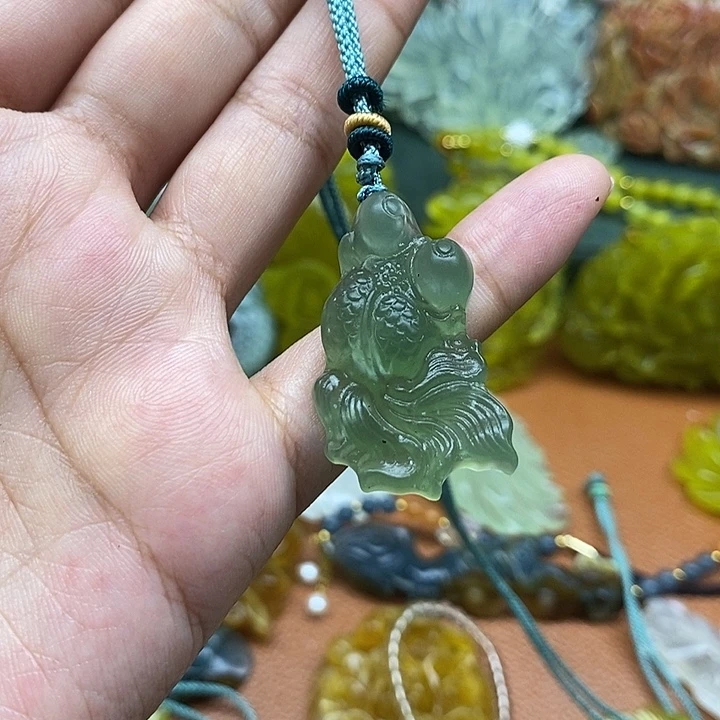 未镶嵌蛇纹石玉吊坠毛衣链