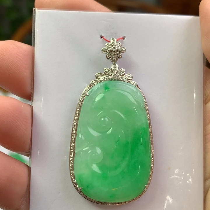 翡翠18K金镶嵌颈饰翡翠吊坠