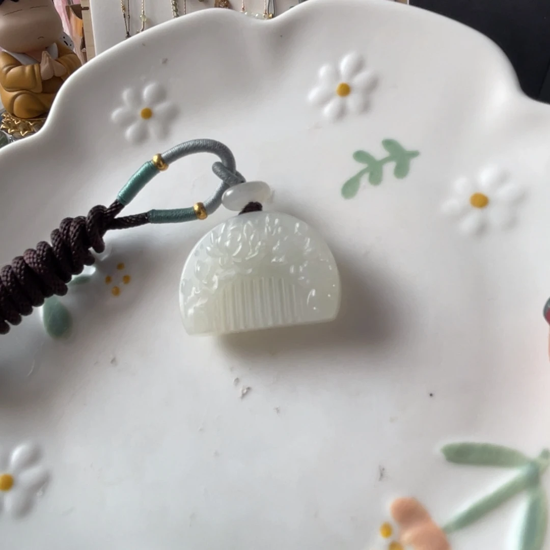 和田玉未镶嵌颈饰白玉梳子