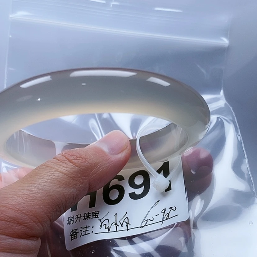 【闪购商品】玛瑙/玉髓手镯未镶嵌꧁***꧂