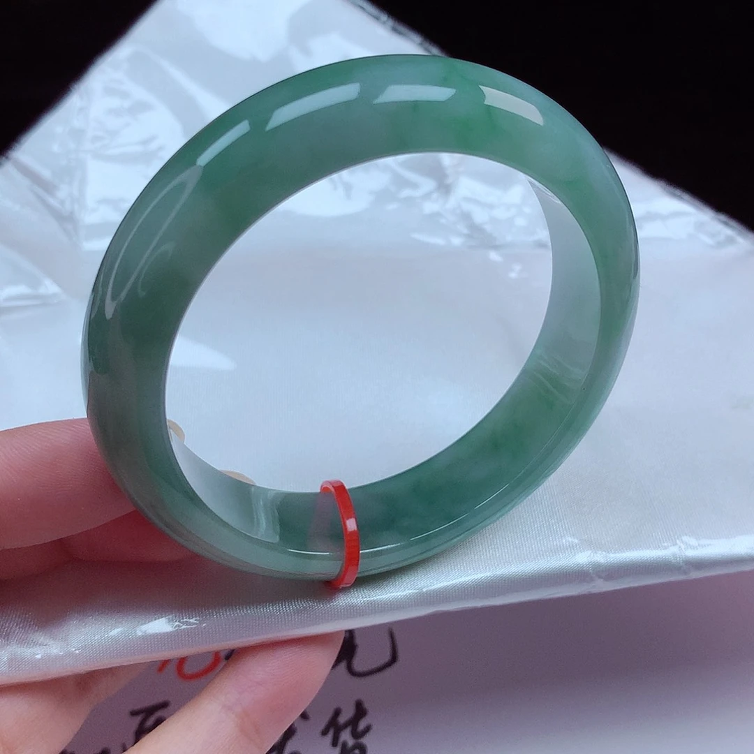 翡翠手镯未镶嵌天然