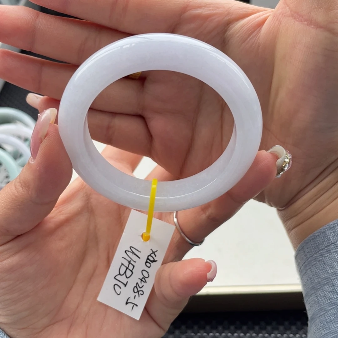 翡翠手镯未镶嵌月***猫翡翠手镯