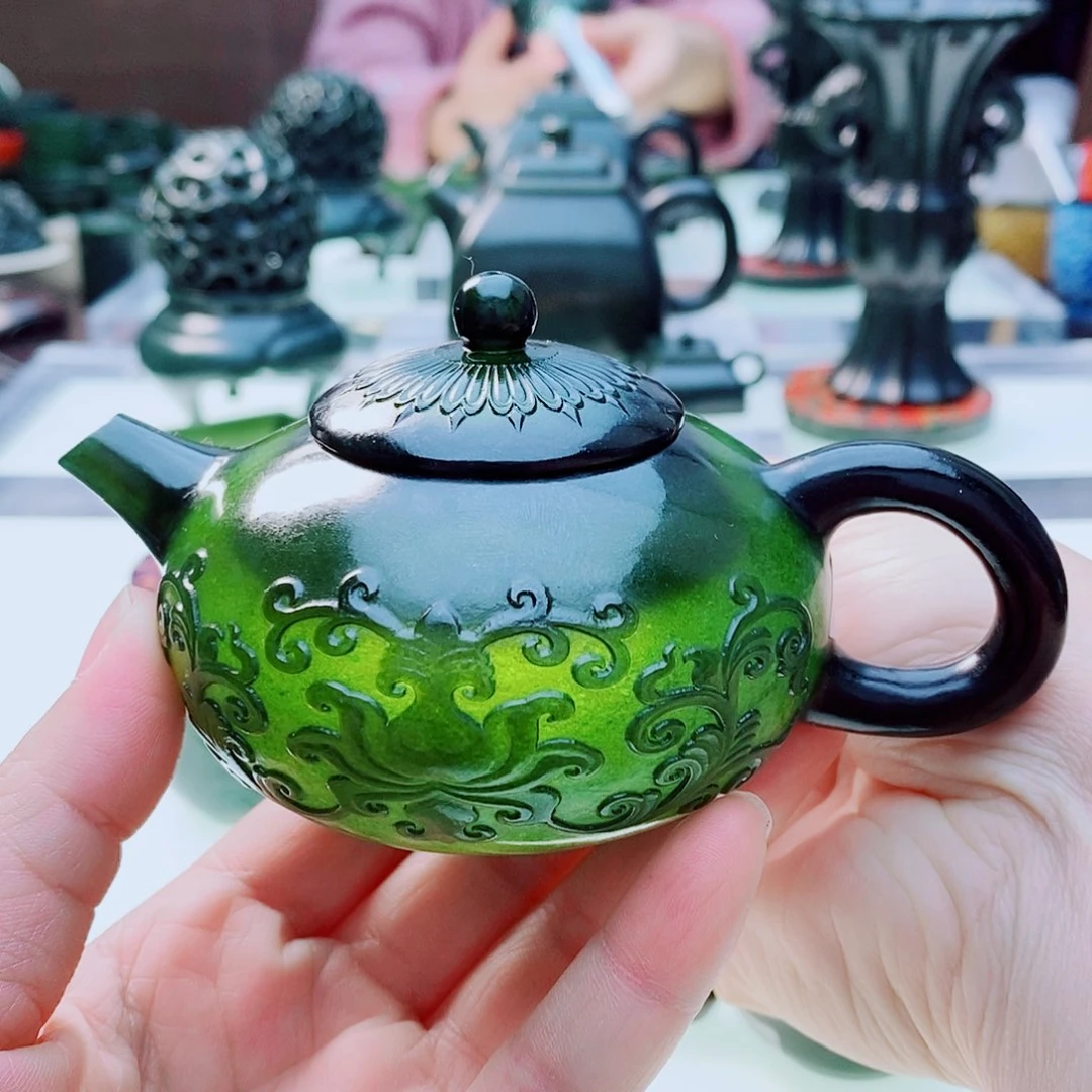 未镶嵌和田玉摆件微瑕