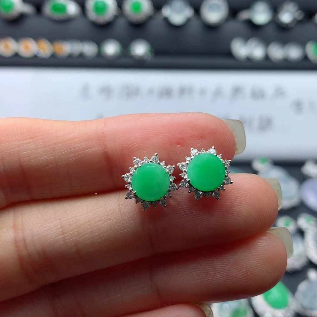 18K金镶嵌翡翠耳饰