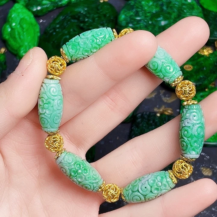 翡翠未镶嵌颈饰多样性