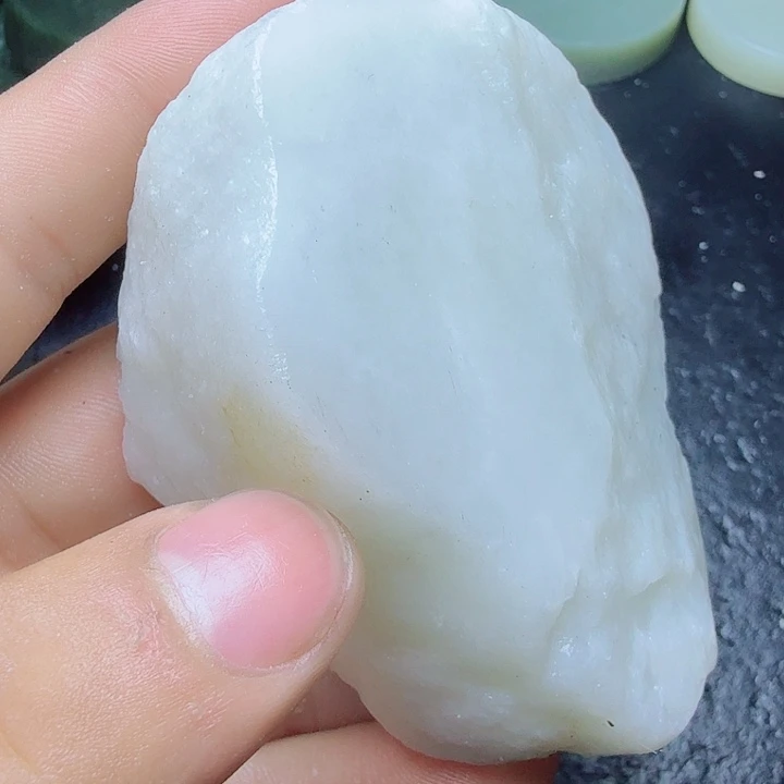 和田玉（糖玉）未镶嵌珠宝奇石