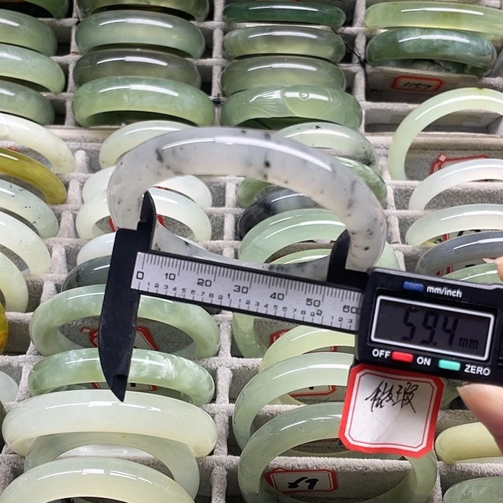 未镶嵌蛇纹石玉手镯80