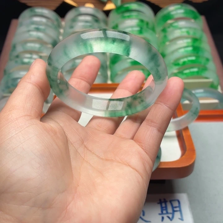 我***道石英质玉未镶嵌手镯
