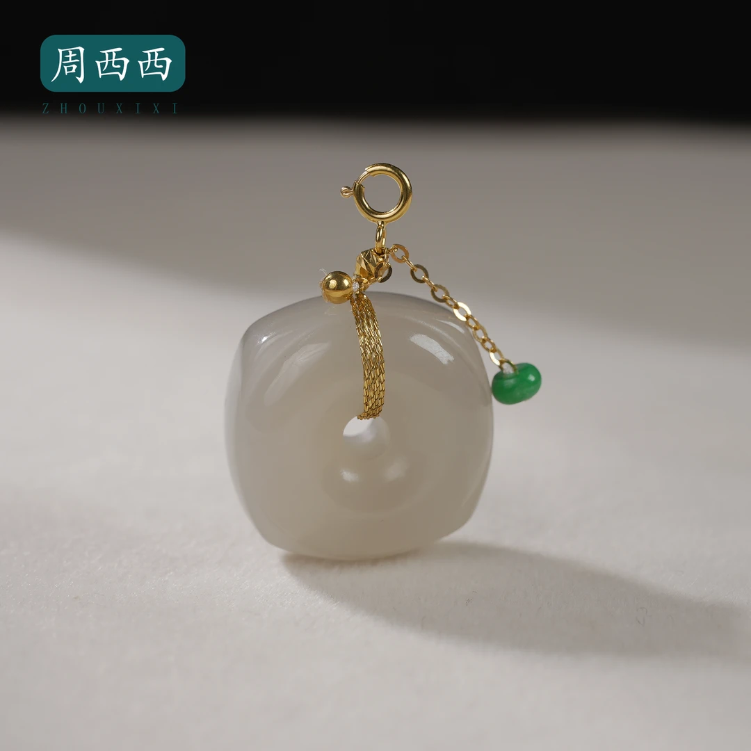 周西西精美珠宝18K藕粉平安扣吊坠2*2*1.1百搭多样性发货19609