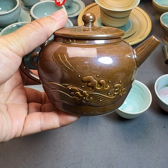 龙泉青瓷灰金釉小壶