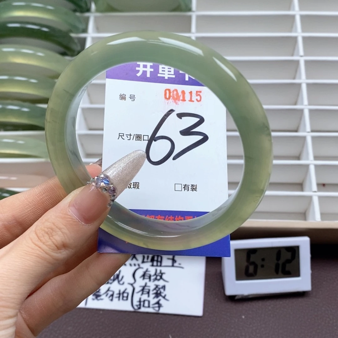 蛇纹石玉手镯未镶嵌