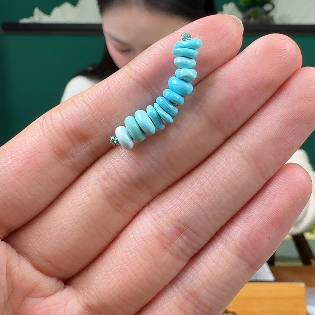 尼***倪绿松石未镶嵌珠宝奇石