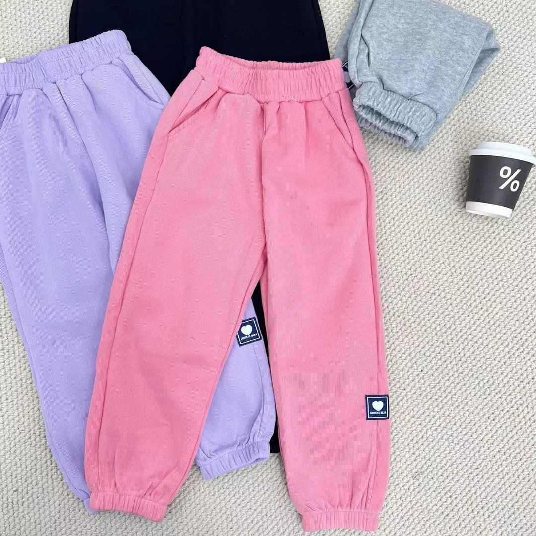 儿童2025春季新款时尚贴标爱心卫裤B0950