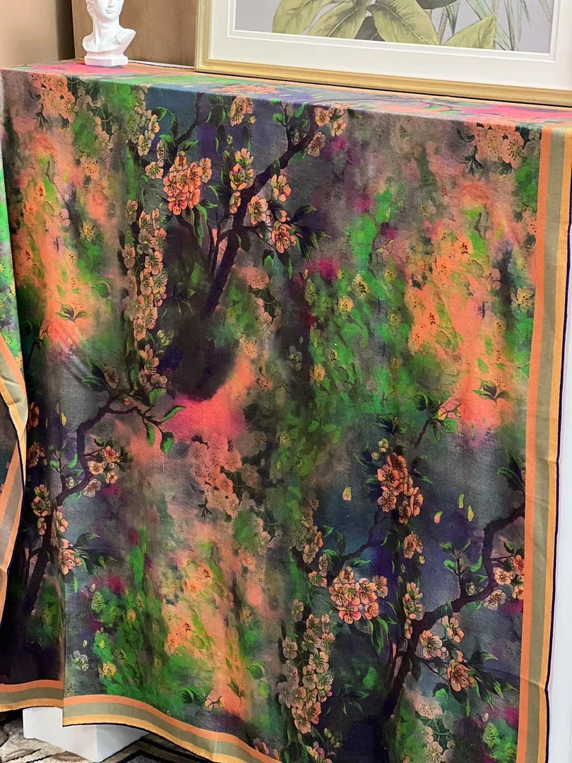 140丝绒方巾-梦幻枝头画 -薯莨植物染色丝巾