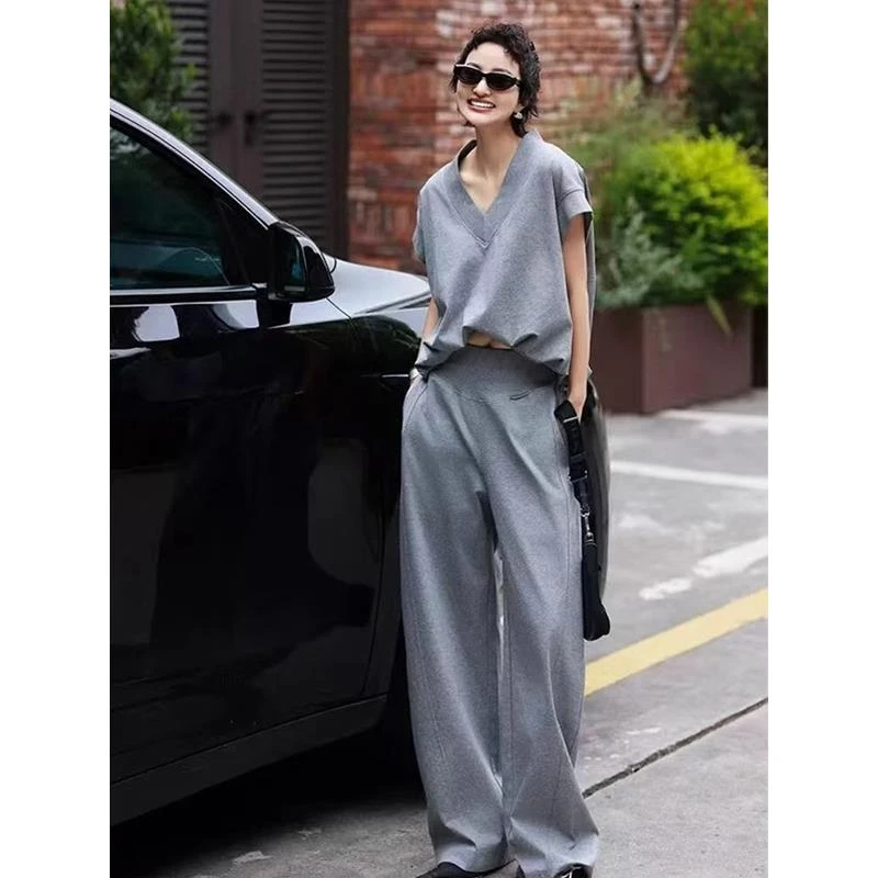 灰色短袖运动休闲套装女夏2025新款慵懒风宽松V领T恤阔腿裤两件套