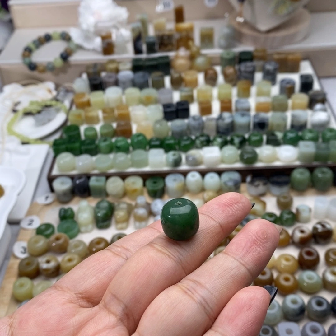 和田玉未镶嵌颈饰微瑕