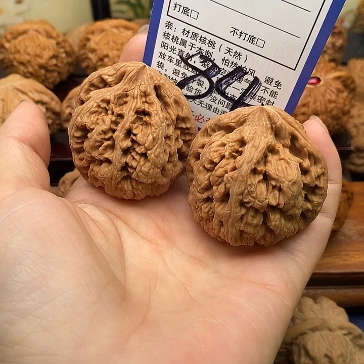 用***3桃核吊坠粗筋狮子头43