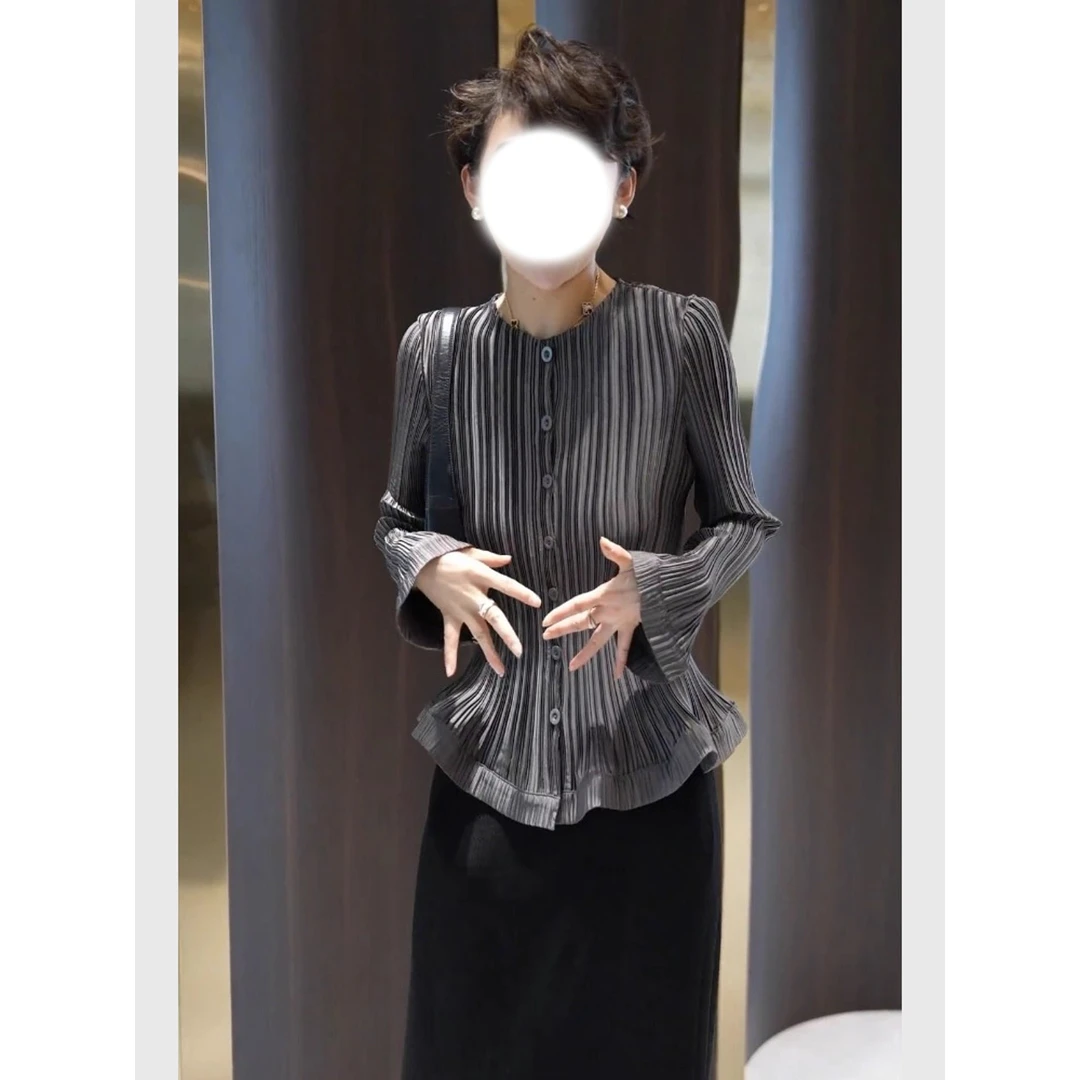 设计感减龄灰色喇叭袖T恤潮内搭收腰绝美巨好看的早秋单穿上衣女