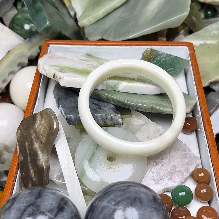 未镶嵌和田玉珠宝奇石今****?