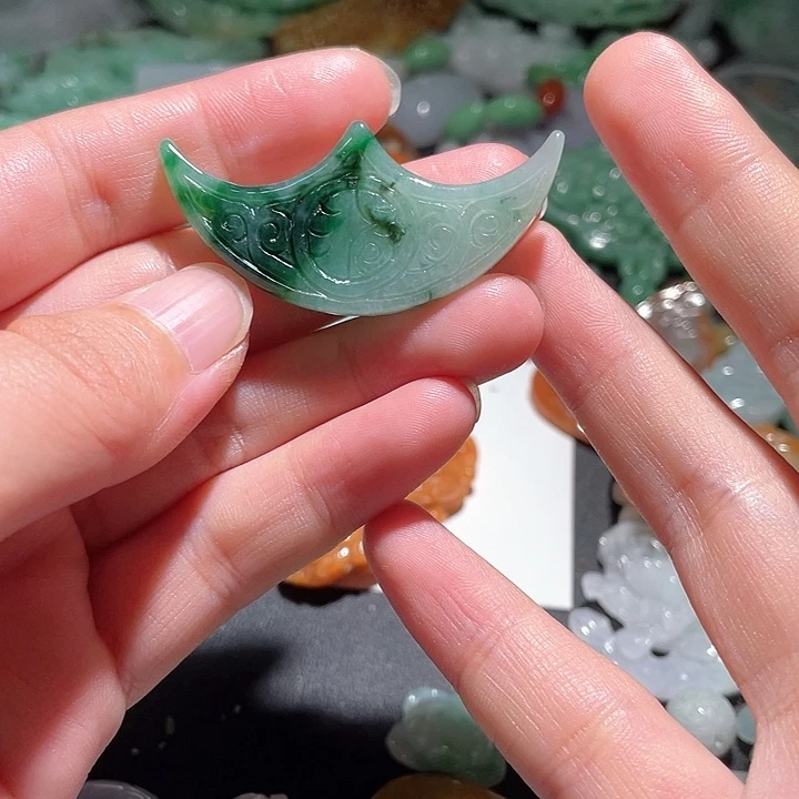 颈饰未镶嵌翡翠天