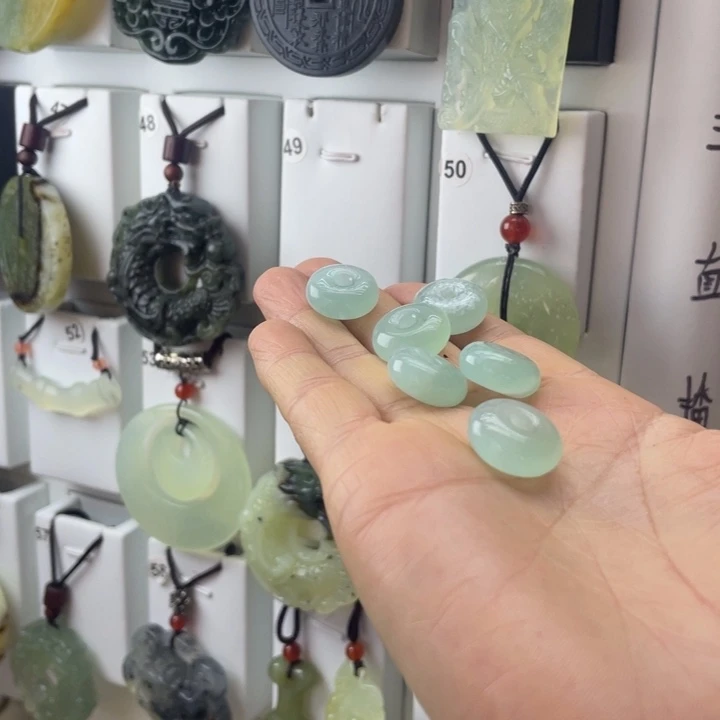 蛇纹石玉颈饰合金m****2