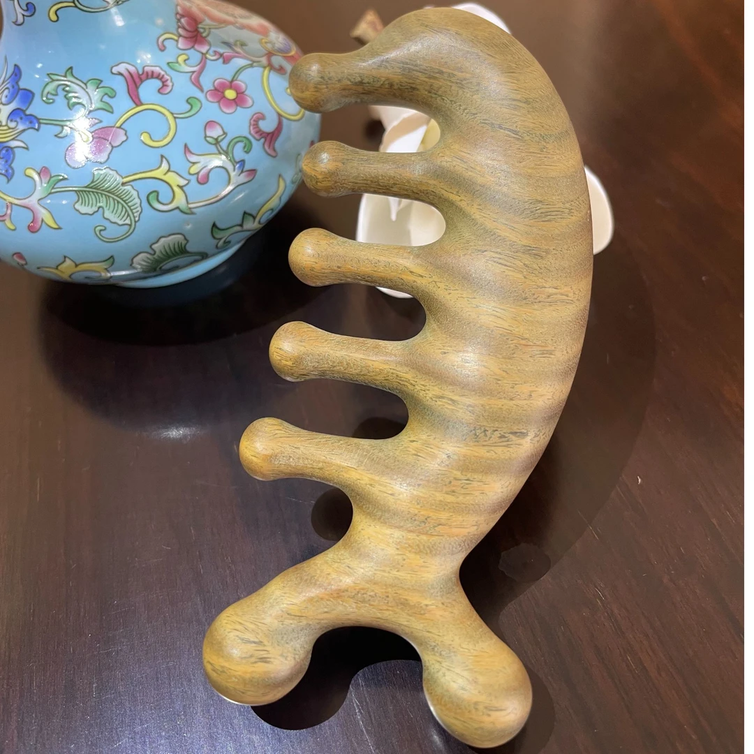 绿檀木多功能海豚按摩梳头皮头部疏通经络梳眼部脸部刮拭梳防静电