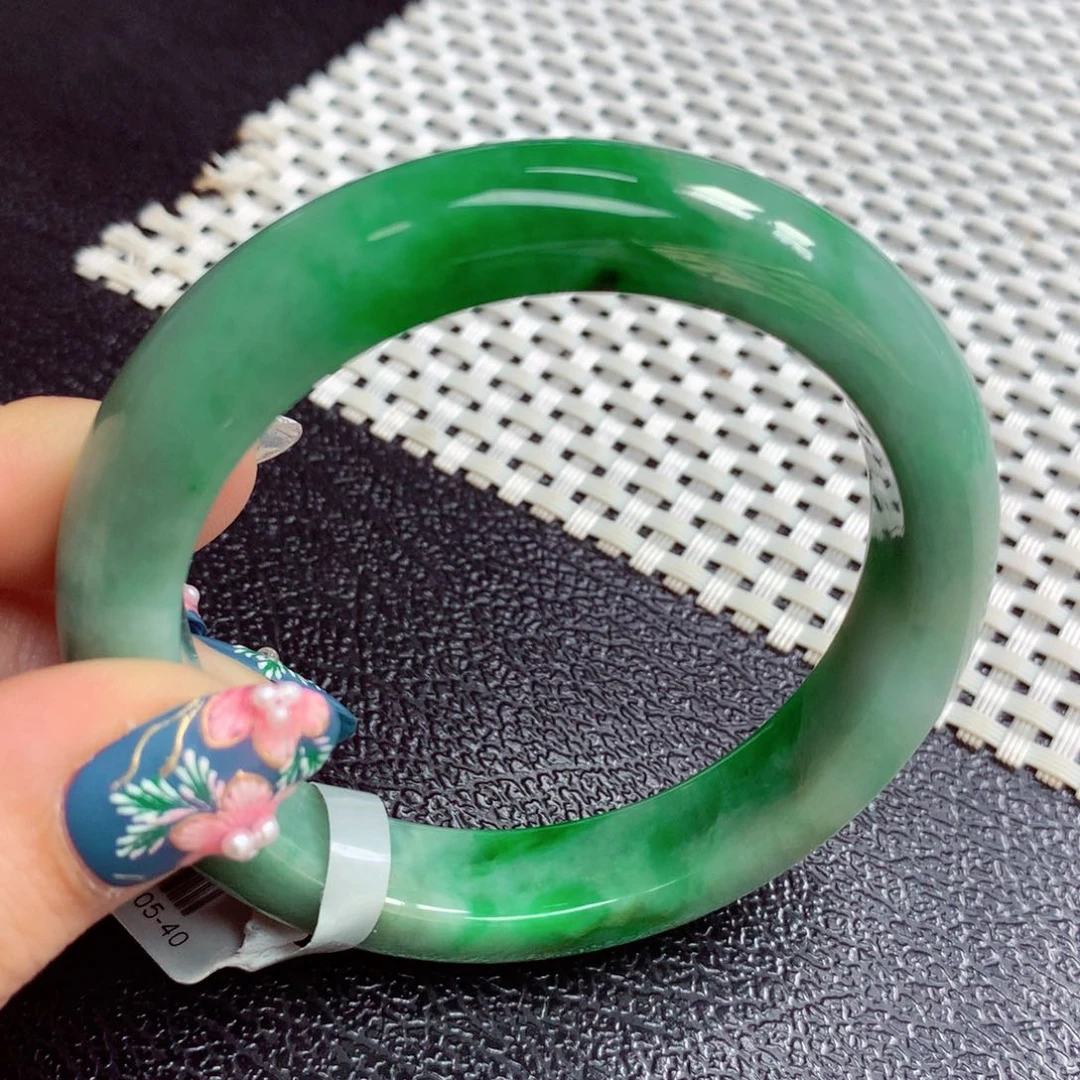 翡翠手镯未镶嵌缅甸