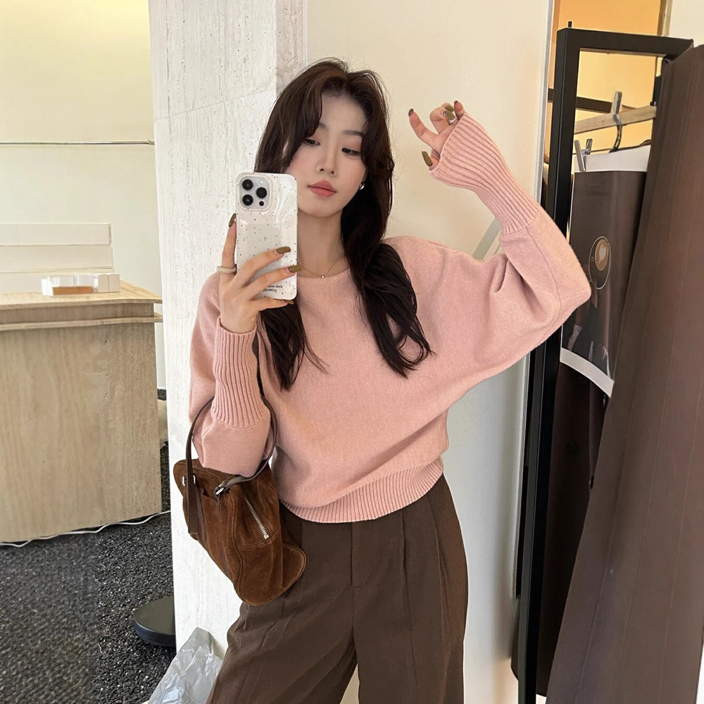 卡其色心机纯欲风一字肩露肩针织衫女早秋高级感慵懒毛衣内搭上衣