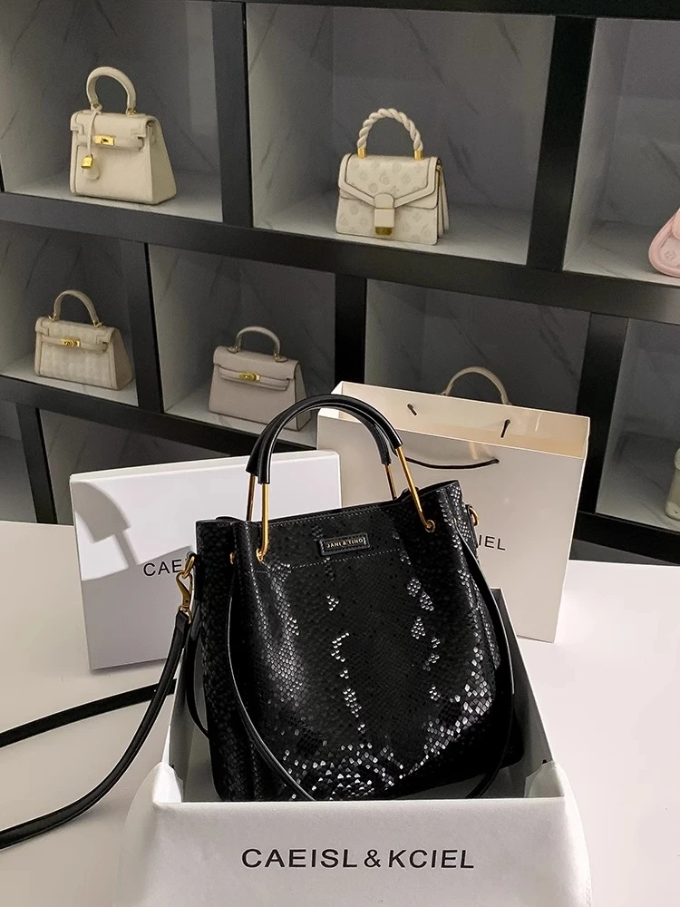 CAEISL&KCIEL女包轻奢小众高级感亮片水桶包2025新款秋冬潮手提包