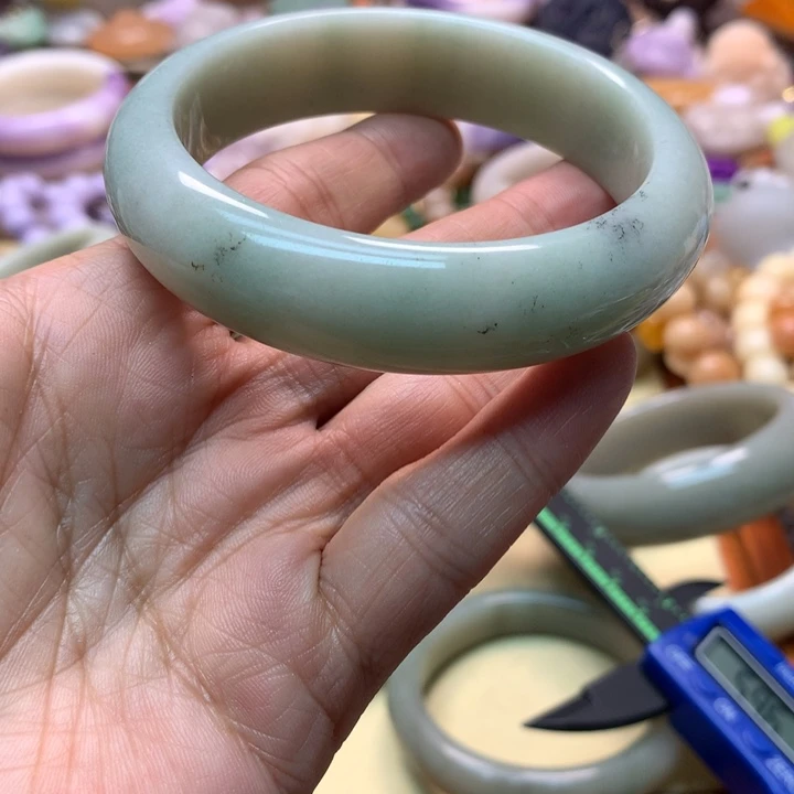 石英岩玉未镶嵌绿草花59.8