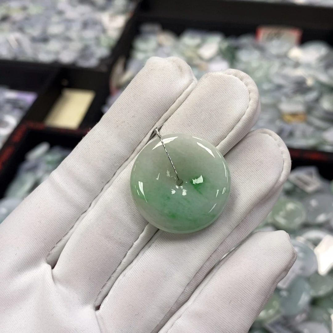 翡翠颈饰未镶嵌平安扣