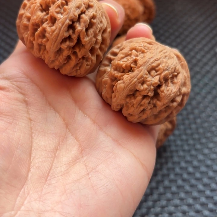 文玩核桃吊坠粗筋磕尖