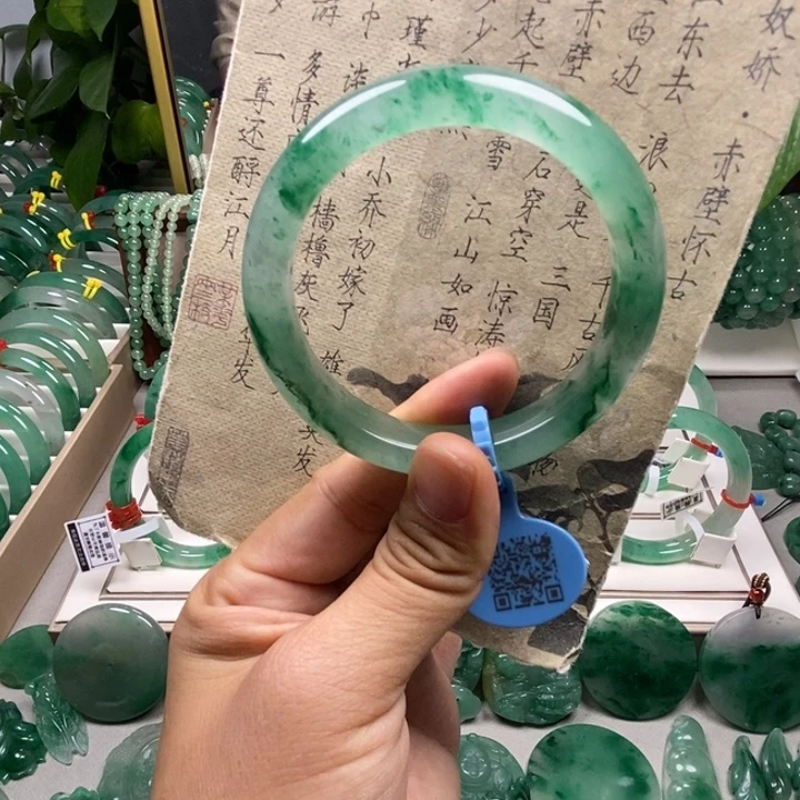 未镶嵌手镯石英质玉