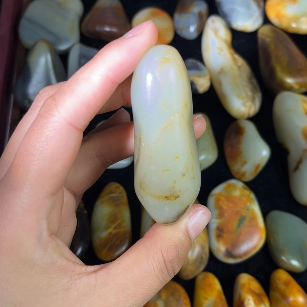 和田玉（糖玉）未镶嵌挂件77g