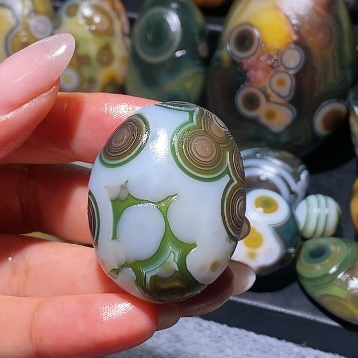 熙***沂玛瑙/玉髓未镶嵌珠宝奇石