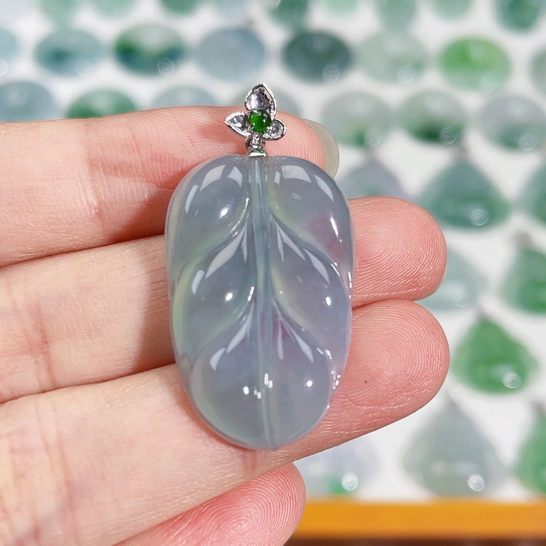 颈饰18K金镶嵌翡翠吊坠