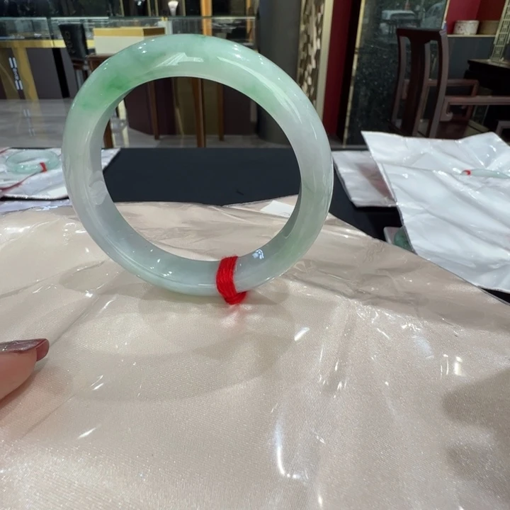 翡翠未镶嵌手镯飘绿5859