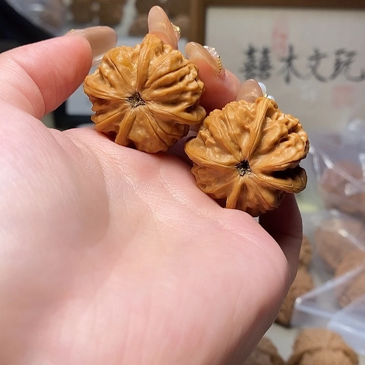 文玩核桃吊坠35四棱