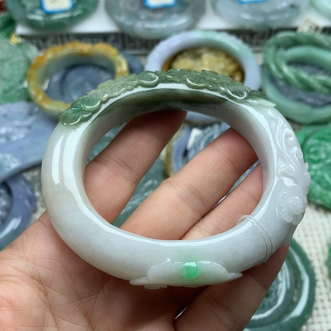 翡翠未镶嵌手镯复古风格
