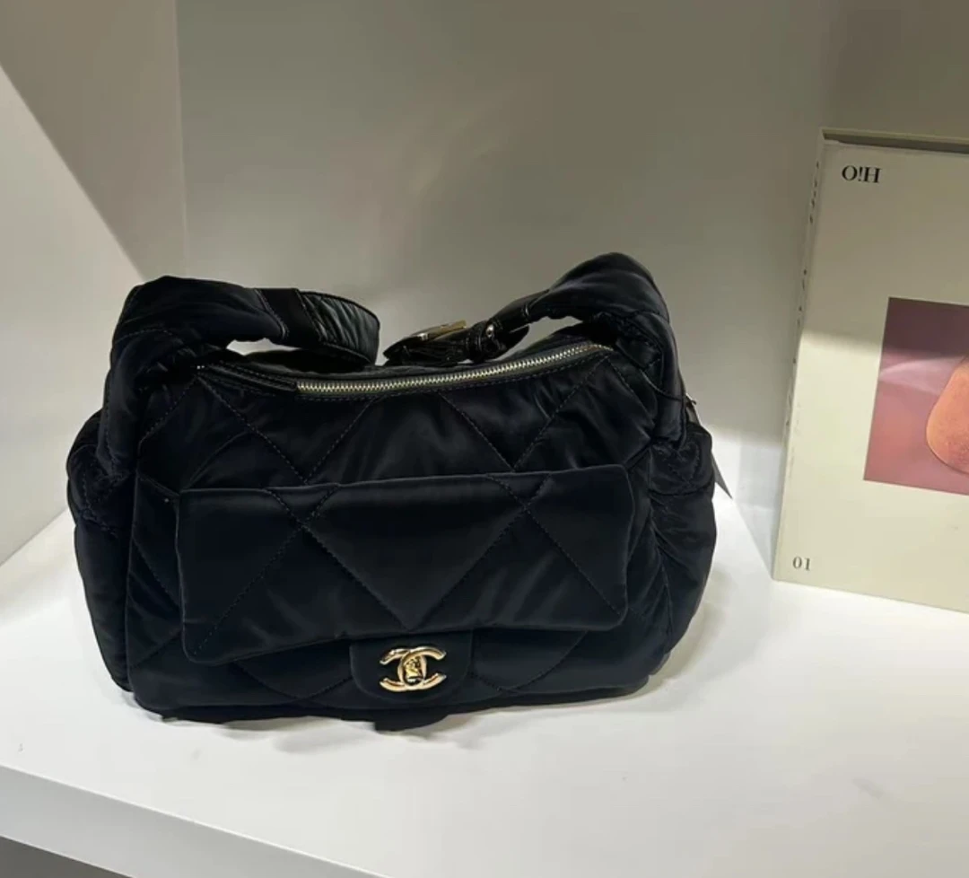 未使用 Chanel/香奈儿 HIHI/24N coconeige滑雪hobo小号