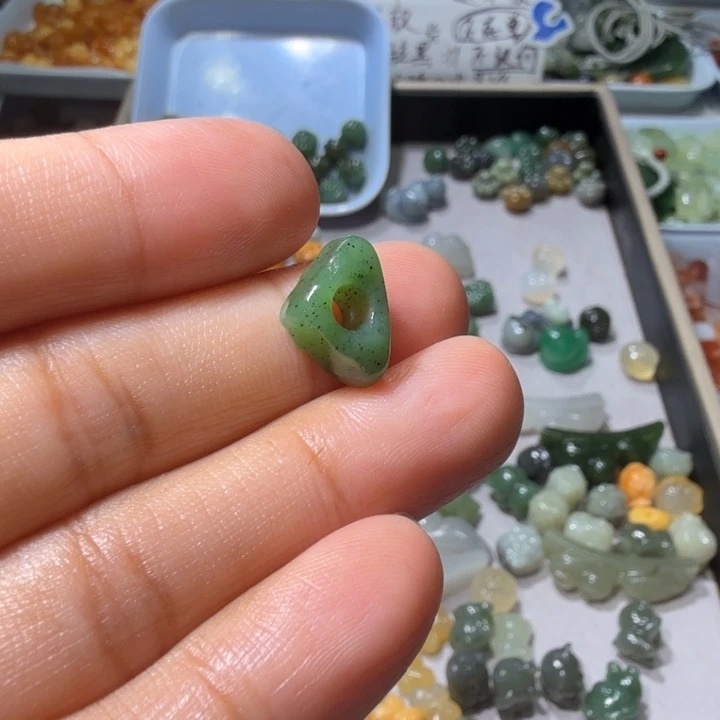 和田玉未镶嵌珠宝半成品