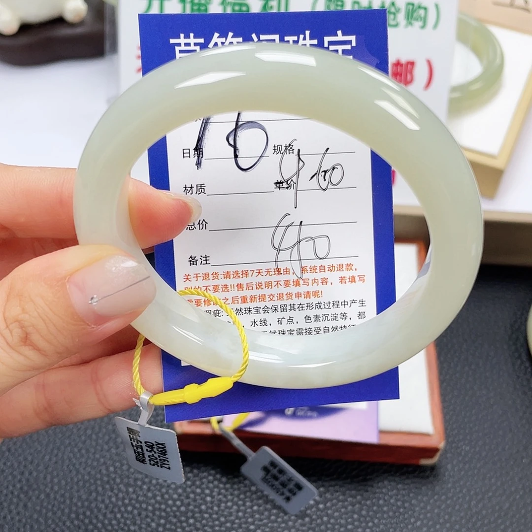 和田玉未镶嵌手镯