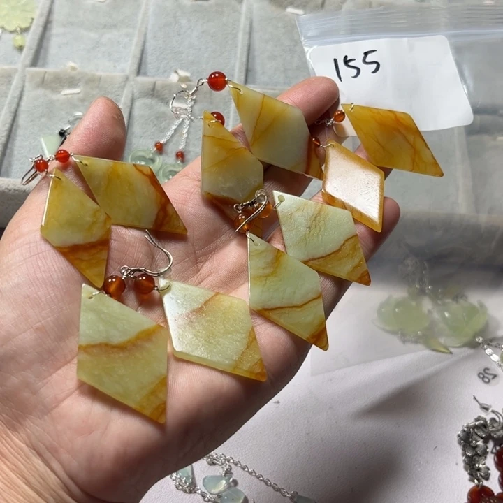 健***丽蛇纹石玉合金耳饰