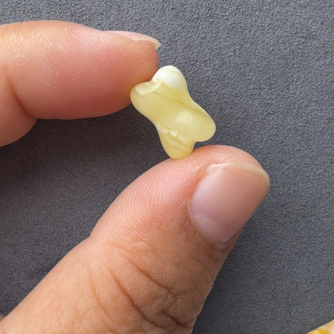 未镶嵌琥珀珠宝奇石