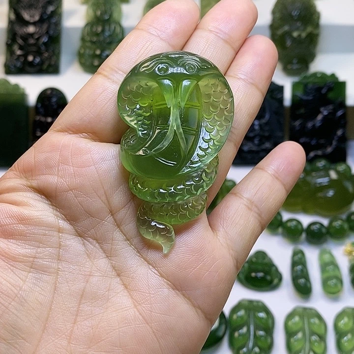 蛇纹石玉颈饰未镶嵌荣*