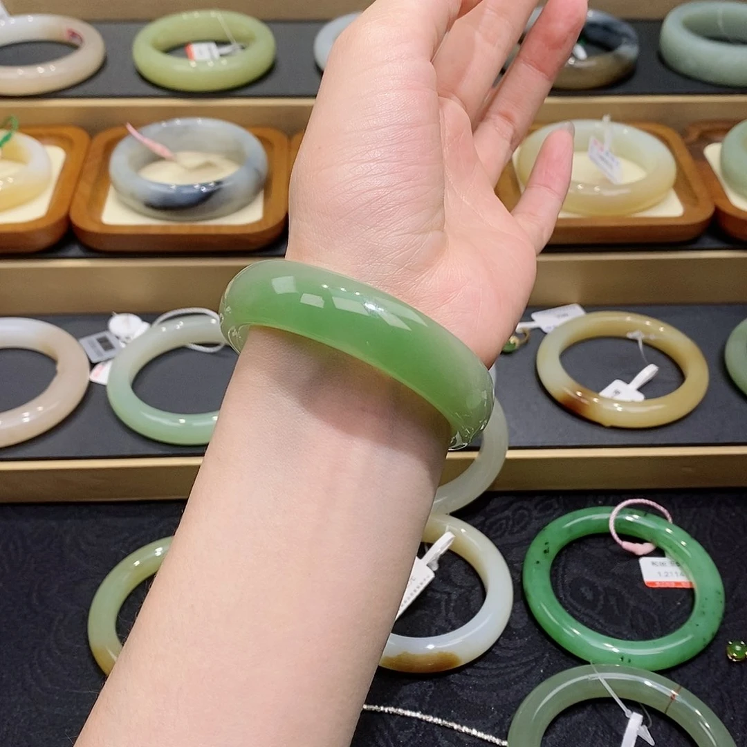 和田玉手镯未镶嵌无包容